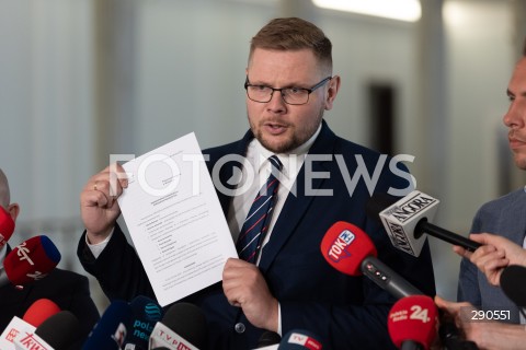  25.06.2024 WARSZAWA<br />
KONFERENCJA PRASOWA POSLOW SUWERENNEJ POLSKI MICHALA WOSIA I JANA KANTHAKA W WARSZAWIE<br />
N/Z MICHAL WOS<br />
FOT. ANTONI BYSZEWSKI/FOTONEWS 