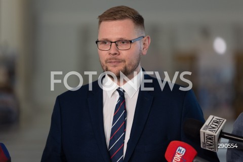  25.06.2024 WARSZAWA<br />
KONFERENCJA PRASOWA POSLOW SUWERENNEJ POLSKI MICHALA WOSIA I JANA KANTHAKA W WARSZAWIE<br />
N/Z MICHAL WOS<br />
FOT. ANTONI BYSZEWSKI/FOTONEWS 