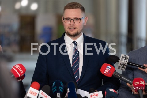  25.06.2024 WARSZAWA<br />
KONFERENCJA PRASOWA POSLOW SUWERENNEJ POLSKI MICHALA WOSIA I JANA KANTHAKA W WARSZAWIE<br />
N/Z MICHAL WOS<br />
FOT. ANTONI BYSZEWSKI/FOTONEWS 