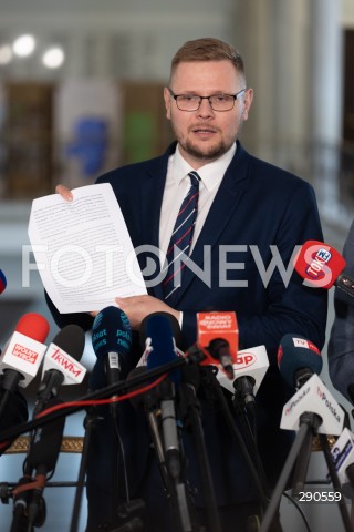  25.06.2024 WARSZAWA<br />
KONFERENCJA PRASOWA POSLOW SUWERENNEJ POLSKI MICHALA WOSIA I JANA KANTHAKA W WARSZAWIE<br />
N/Z MICHAL WOS<br />
FOT. ANTONI BYSZEWSKI/FOTONEWS 