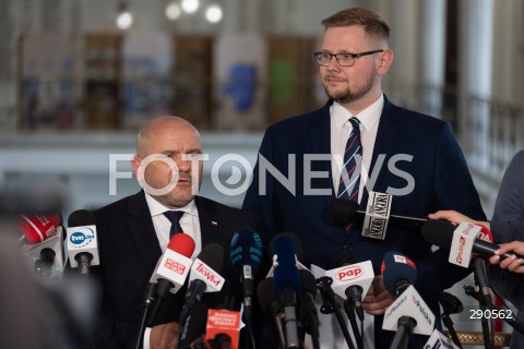  25.06.2024 WARSZAWA<br />
KONFERENCJA PRASOWA POSLOW SUWERENNEJ POLSKI MICHALA WOSIA I JANA KANTHAKA W WARSZAWIE<br />
N/Z MARIUSZ GOSEK MICHAL WOS<br />
FOT. ANTONI BYSZEWSKI/FOTONEWS 