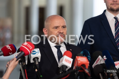  25.06.2024 WARSZAWA<br />
KONFERENCJA PRASOWA POSLOW SUWERENNEJ POLSKI MICHALA WOSIA I JANA KANTHAKA W WARSZAWIE<br />
N/Z MARIUSZ GOSEK<br />
FOT. ANTONI BYSZEWSKI/FOTONEWS 