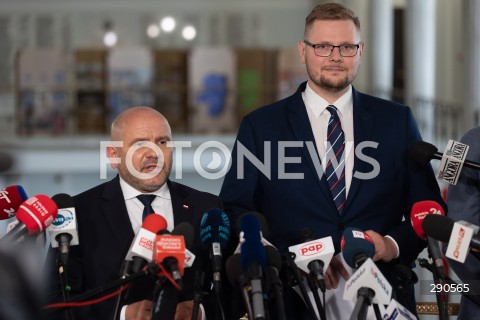  25.06.2024 WARSZAWA<br />
KONFERENCJA PRASOWA POSLOW SUWERENNEJ POLSKI MICHALA WOSIA I JANA KANTHAKA W WARSZAWIE<br />
N/Z MARIUSZ GOSEK MICHAL WOS<br />
FOT. ANTONI BYSZEWSKI/FOTONEWS 