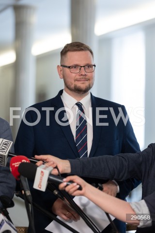  25.06.2024 WARSZAWA<br />
KONFERENCJA PRASOWA POSLOW SUWERENNEJ POLSKI MICHALA WOSIA I JANA KANTHAKA W WARSZAWIE<br />
N/Z MICHAL WOS<br />
FOT. ANTONI BYSZEWSKI/FOTONEWS 