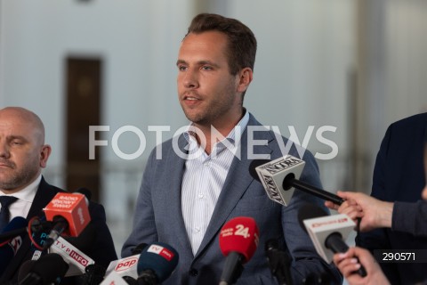  25.06.2024 WARSZAWA<br />
KONFERENCJA PRASOWA POSLOW SUWERENNEJ POLSKI MICHALA WOSIA I JANA KANTHAKA W WARSZAWIE<br />
N/Z JAN KANTHAK<br />
FOT. ANTONI BYSZEWSKI/FOTONEWS 