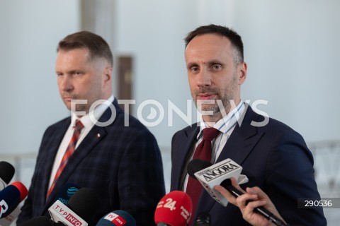  25.06.2024 WARSZAWA<br />
KONFERENCJA PRASOWA POSLOW PIS PRZEMYSLAWA CZARNKA I JANUSZA KOWALSKIEGO W WARSZAWIE<br />
N/Z PRZEMYSLAW CZARNEK JANUSZ KOWALSKI<br />
FOT. ANTONI BYSZEWSKI/FOTONEWS 