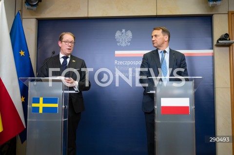  25.06.2024 WARSZAWA<br />
KONFERENCJA PRASOWA MINISTROW SPRAW ZAGRANICZNYCH POLSKI I SZWECJI<br />
PRESS CONFERENCE OF THE FOREIGN MINISTERS OF POLAND AND SWEDEN<br />
N/Z TOBIAS BILLSTROM RADOSLAW SIKORSKI<br />
FOT. MARCIN BANASZKIEWICZ/FOTONEWS  