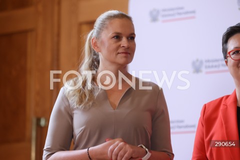  02.07.2024 WARSZAWA<br />
KONFERENCJA PRASOWA DOT. WSPOLPRACY MEN I WOSP W ZAKRESIE NAUKI PIERWSZEJ POMOCY W SZKOLACH<br />
N/Z BARBARA NOWACKA<br />
FOT. ANTONI BYSZEWSKI/FOTONEWS 