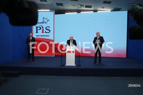  02.07.2024 WARSZAWA<br />
OSWIADCZENIE PREZESA PIS JAROSLAWA KACZYNSKIEGO ORAZ WICEPREZESA PIS JOACHIMA BRUDZINSKIEGO<br />
N/Z RAFAL BOCHENEK JAROSLAW KACZYNSKI JOACHIM BRUDZINSKI<br />
FOT. ANTONI BYSZEWSKI/FOTONEWS 