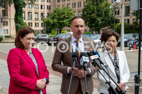  03.07.2024 WARSZAWA<br />
KONFERENCJA PRASOWA POLITYKOW PRAWA I SPRAWIEDLIWOSCI<br />
N/Z JANUSZ KOWALSKI MARLENA MALAG ANNA GEMBICKA<br />
FOT. MARCIN BANASZKIEWICZ/FOTONEWS  