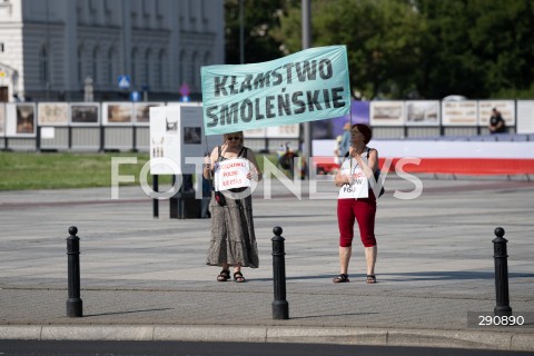  10.07.2024 WARSZAWA <br />
OBCHODY MIESIECZNICY SMOLENSKIEJ <br />
N/Z BANER KLAMSTWO SMOLENSKIE<br />
FOT. MARCIN BANASZKIEWICZ/FOTONEWS  