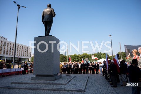  10.07.2024 WARSZAWA <br />
OBCHODY MIESIECZNICY SMOLENSKIEJ <br />
N/Z UCZESTNICY UROCZYSTOSCI POMNIK LECHA KACZYNSKIEGO <br />
FOT. MARCIN BANASZKIEWICZ/FOTONEWS  