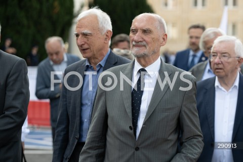  10.07.2024 WARSZAWA <br />
OBCHODY MIESIECZNICY SMOLENSKIEJ <br />
N/Z ANTONI MACIEREWICZ PIOTR NAIMSKI <br />
FOT. MARCIN BANASZKIEWICZ/FOTONEWS  