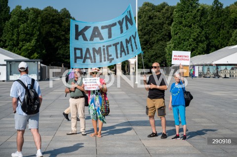  10.07.2024 WARSZAWA <br />
OBCHODY MIESIECZNICY SMOLENSKIEJ <br />
N/Z BANER KATYN PAMIETAMY <br />
FOT. MARCIN BANASZKIEWICZ/FOTONEWS  