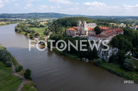  13.07.2024 KRAKOW<br />
KRAKOW Z DRONA<br />
N/Z OPACTWO BENEDYKTYNOW W TYNCU <br />
FOT. MARCIN BANASZKIEWICZ / FOTONEWS  