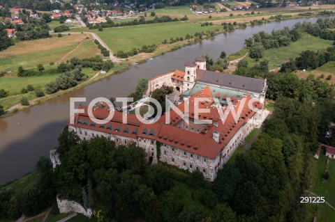  13.07.2024 KRAKOW<br />
KRAKOW Z DRONA<br />
N/Z OPACTWO BENEDYKTYNOW W TYNCU <br />
FOT. MARCIN BANASZKIEWICZ / FOTONEWS  