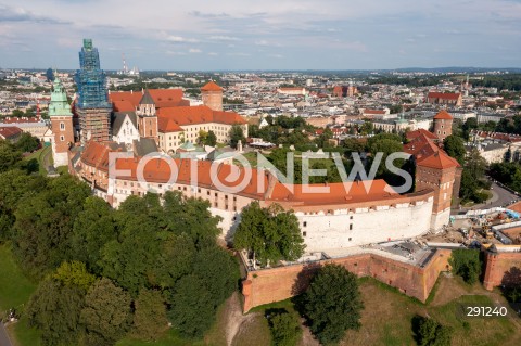  13.07.2024 KRAKOW<br />
KRAKOW Z DRONA<br />
N/Z ZAMEK KROLEWSKI NA WAWELU <br />
FOT. MARCIN BANASZKIEWICZ / FOTONEWS  