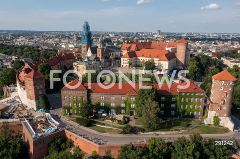  13.07.2024 KRAKOW<br />
KRAKOW Z DRONA<br />
N/Z ZAMEK KROLEWSKI NA WAWELU <br />
FOT. MARCIN BANASZKIEWICZ / FOTONEWS  