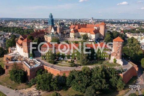  13.07.2024 KRAKOW<br />
KRAKOW Z DRONA<br />
N/Z ZAMEK KROLEWSKI NA WAWELU <br />
FOT. MARCIN BANASZKIEWICZ / FOTONEWS  