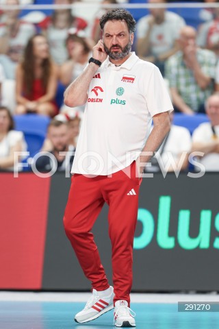  18.07.2024 MIELEC <br />
SIATKOWKA KOBIET <br />
MEMORIAL AGATY MROZ - OLSZEWSKIEJ <br />
MECZ POLSKA - FRANCJA ( POLAND - FRANCE ) <br />
N/Z STEFANO LAVARINI - I TRENER ( HEAD COACH ) SYLWETKA <br />
 