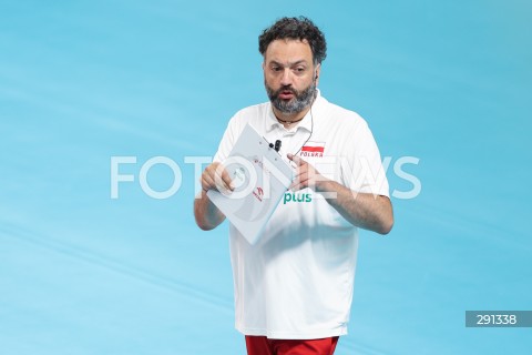  18.07.2024 MIELEC <br />
SIATKOWKA KOBIET <br />
MEMORIAL AGATY MROZ - OLSZEWSKIEJ <br />
MECZ POLSKA - FRANCJA ( POLAND - FRANCE ) <br />
N/Z STEFANO LAVARINI - I TRENER ( HEAD COACH ) SYLWETKA <br />
 