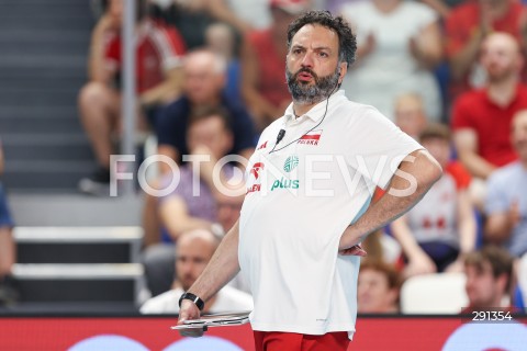  18.07.2024 MIELEC <br />
SIATKOWKA KOBIET <br />
MEMORIAL AGATY MROZ - OLSZEWSKIEJ <br />
MECZ POLSKA - FRANCJA ( POLAND - FRANCE ) <br />
N/Z STEFANO LAVARINI - I TRENER ( HEAD COACH ) SYLWETKA <br />
 