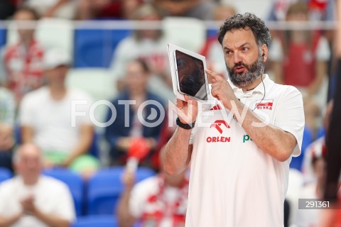  18.07.2024 MIELEC <br />
SIATKOWKA KOBIET <br />
MEMORIAL AGATY MROZ - OLSZEWSKIEJ <br />
MECZ POLSKA - FRANCJA ( POLAND - FRANCE ) <br />
N/Z STEFANO LAVARINI - I TRENER ( HEAD COACH ) SYLWETKA <br />
 