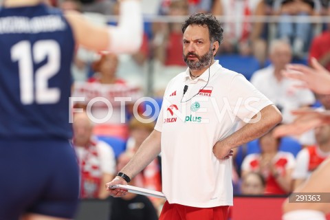  18.07.2024 MIELEC <br />
SIATKOWKA KOBIET <br />
MEMORIAL AGATY MROZ - OLSZEWSKIEJ <br />
MECZ POLSKA - FRANCJA ( POLAND - FRANCE ) <br />
N/Z STEFANO LAVARINI - I TRENER ( HEAD COACH ) SYLWETKA <br />
 