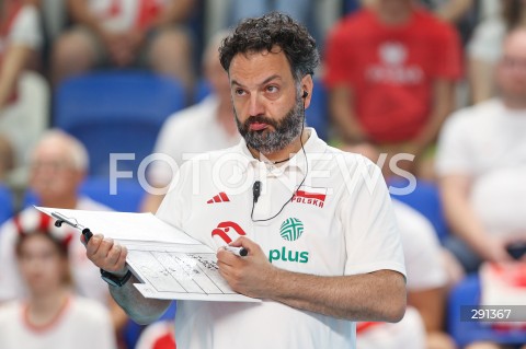  18.07.2024 MIELEC <br />
SIATKOWKA KOBIET <br />
MEMORIAL AGATY MROZ - OLSZEWSKIEJ <br />
MECZ POLSKA - FRANCJA ( POLAND - FRANCE ) <br />
N/Z STEFANO LAVARINI - I TRENER ( HEAD COACH ) SYLWETKA <br />
 