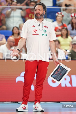  18.07.2024 MIELEC <br />
SIATKOWKA KOBIET <br />
MEMORIAL AGATY MROZ - OLSZEWSKIEJ <br />
MECZ POLSKA - FRANCJA ( POLAND - FRANCE ) <br />
N/Z STEFANO LAVARINI - I TRENER ( HEAD COACH ) SYLWETKA <br />
 