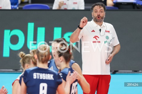  19.07.2024 MIELEC ( POLSKA - POLAND ) <br />
SIATKOWKA KOBIET - VOLLEYBALL <br />
MEMORIAL AGATY MROZ - OLSZEWSKIEJ <br />
MECZ POLSKA - SERBIA ( POLAND - SERBIA ) <br />
N/Z STEFANO LAVARINI ( I TRENER - HEAD COACH ) <br />
 