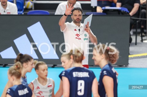  19.07.2024 MIELEC ( POLSKA - POLAND ) <br />
SIATKOWKA KOBIET - VOLLEYBALL <br />
MEMORIAL AGATY MROZ - OLSZEWSKIEJ <br />
MECZ POLSKA - SERBIA ( POLAND - SERBIA ) <br />
N/Z STEFANO LAVARINI ( I TRENER - HEAD COACH ) <br />
 