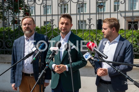  20.07.2024 WARSZAWA<br />
KONFERENCJA PRASOWA POLITYKOW ZJEDNOCZONEJ PRAWICY<br />
N/Z PAWEL SZROT PATRYK JAKI JACEK OZDOBA<br />
FOT. MARCIN BANASZKIEWICZ/FOTONEWS  