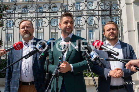  20.07.2024 WARSZAWA<br />
KONFERENCJA PRASOWA POLITYKOW ZJEDNOCZONEJ PRAWICY<br />
N/Z PAWEL SZROT PATRYK JAKI JACEK OZDOBA<br />
FOT. MARCIN BANASZKIEWICZ/FOTONEWS  