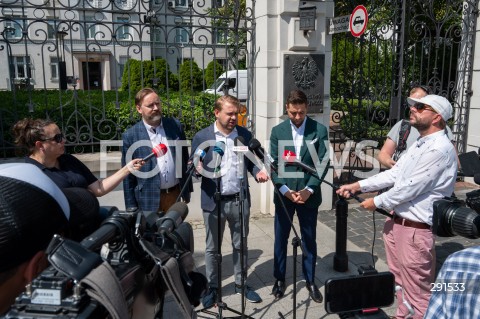  20.07.2024 WARSZAWA<br />
KONFERENCJA PRASOWA POLITYKOW ZJEDNOCZONEJ PRAWICY<br />
N/Z PAWEL SZROT PATRYK JAKI JACEK OZDOBA<br />
FOT. MARCIN BANASZKIEWICZ/FOTONEWS  