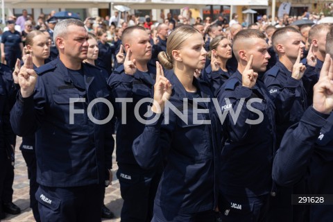  24.07.2024 WARSZAWA<br />
OBCHODY SWIETA POLICJI W WARSZAWIE<br />
N/Z POLICJANCI<br />
FOT. ANTONI BYSZEWSKI/FOTONEWS 