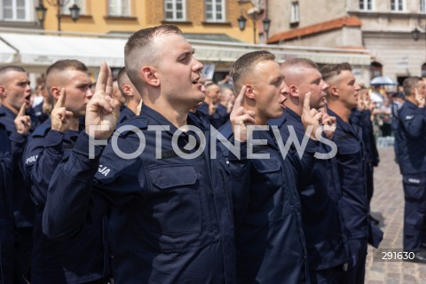  24.07.2024 WARSZAWA<br />
OBCHODY SWIETA POLICJI W WARSZAWIE<br />
N/Z POLICJANCI<br />
FOT. ANTONI BYSZEWSKI/FOTONEWS 