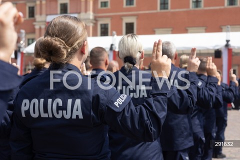  24.07.2024 WARSZAWA<br />
OBCHODY SWIETA POLICJI W WARSZAWIE<br />
N/Z POLICJANCI<br />
FOT. ANTONI BYSZEWSKI/FOTONEWS 