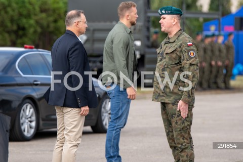  09.08.2024 WARSZAWA<br />
WIZYTA PREZYDENTA RP ANDRZEJA DUDY NA ZGRUPOWANIU WOJSKOWYM<br />
N/Z PREZYDENT ANDRZEJ DUDA GENERAL TOMASZ DOMINIKOWSKI<br />
FOT. MARCIN BANASZKIEWICZ/FOTONEWS  