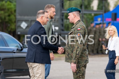  09.08.2024 WARSZAWA<br />
WIZYTA PREZYDENTA RP ANDRZEJA DUDY NA ZGRUPOWANIU WOJSKOWYM<br />
N/Z PREZYDENT ANDRZEJ DUDA GENERAL TOMASZ DOMINIKOWSKI<br />
FOT. MARCIN BANASZKIEWICZ/FOTONEWS  