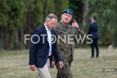  09.08.2024 WARSZAWA<br />
WIZYTA PREZYDENTA RP ANDRZEJA DUDY NA ZGRUPOWANIU WOJSKOWYM<br />
N/Z PREZYDENT ANDRZEJ DUDA GENERAL TOMASZ DOMINIKOWSKI<br />
FOT. MARCIN BANASZKIEWICZ/FOTONEWS  