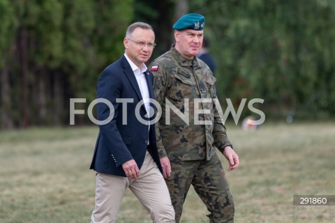  09.08.2024 WARSZAWA<br />
WIZYTA PREZYDENTA RP ANDRZEJA DUDY NA ZGRUPOWANIU WOJSKOWYM<br />
N/Z PREZYDENT ANDRZEJ DUDA GENERAL TOMASZ DOMINIKOWSKI<br />
FOT. MARCIN BANASZKIEWICZ/FOTONEWS  