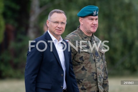  09.08.2024 WARSZAWA<br />
WIZYTA PREZYDENTA RP ANDRZEJA DUDY NA ZGRUPOWANIU WOJSKOWYM<br />
N/Z PREZYDENT ANDRZEJ DUDA GENERAL TOMASZ DOMINIKOWSKI<br />
FOT. MARCIN BANASZKIEWICZ/FOTONEWS  