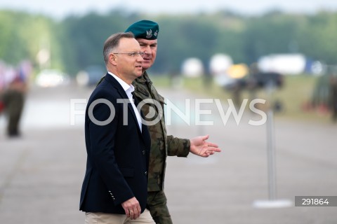  09.08.2024 WARSZAWA<br />
WIZYTA PREZYDENTA RP ANDRZEJA DUDY NA ZGRUPOWANIU WOJSKOWYM<br />
N/Z PREZYDENT ANDRZEJ DUDA GENERAL TOMASZ DOMINIKOWSKI<br />
FOT. MARCIN BANASZKIEWICZ/FOTONEWS  