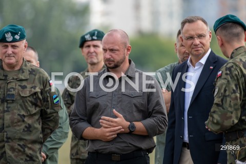  09.08.2024 WARSZAWA<br />
WIZYTA PREZYDENTA RP ANDRZEJA DUDY NA ZGRUPOWANIU WOJSKOWYM<br />
N/Z JACEK SIEWIERA ANDRZEJ DUDA <br />
FOT. MARCIN BANASZKIEWICZ/FOTONEWS  