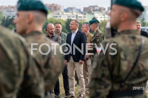  09.08.2024 WARSZAWA<br />
WIZYTA PREZYDENTA RP ANDRZEJA DUDY NA ZGRUPOWANIU WOJSKOWYM<br />
N/Z JACEK SIEWIERA ANDRZEJ DUDA <br />
FOT. MARCIN BANASZKIEWICZ/FOTONEWS  