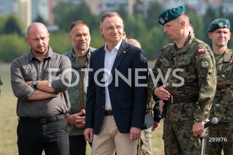  09.08.2024 WARSZAWA<br />
WIZYTA PREZYDENTA RP ANDRZEJA DUDY NA ZGRUPOWANIU WOJSKOWYM<br />
N/Z JACEK SIEWIERA ANDRZEJ DUDA <br />
FOT. MARCIN BANASZKIEWICZ/FOTONEWS  