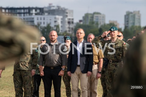  09.08.2024 WARSZAWA<br />
WIZYTA PREZYDENTA RP ANDRZEJA DUDY NA ZGRUPOWANIU WOJSKOWYM<br />
N/Z JACEK SIEWIERA ANDRZEJ DUDA <br />
FOT. MARCIN BANASZKIEWICZ/FOTONEWS  