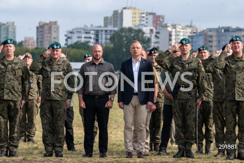  09.08.2024 WARSZAWA<br />
WIZYTA PREZYDENTA RP ANDRZEJA DUDY NA ZGRUPOWANIU WOJSKOWYM<br />
N/Z JACEK SIEWIERA ANDRZEJ DUDA <br />
FOT. MARCIN BANASZKIEWICZ/FOTONEWS  