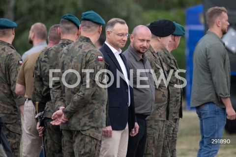  09.08.2024 WARSZAWA<br />
WIZYTA PREZYDENTA RP ANDRZEJA DUDY NA ZGRUPOWANIU WOJSKOWYM<br />
N/Z JACEK SIEWIERA ANDRZEJ DUDA <br />
FOT. MARCIN BANASZKIEWICZ/FOTONEWS  